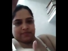 Desi mami mitu showing her boobs